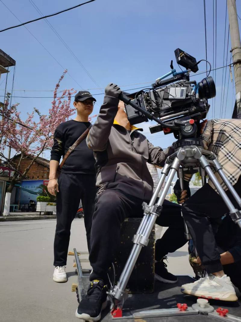 荥经县广告片拍摄：快消品牌爆款之选，网感内容适配社媒传播！